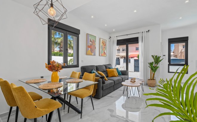 Resale - Villa -
Torrevieja - Costa Blanca