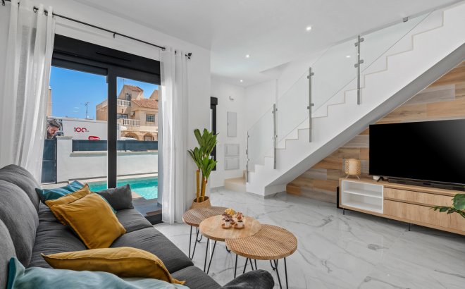 Resale - Villa -
Torrevieja - Costa Blanca