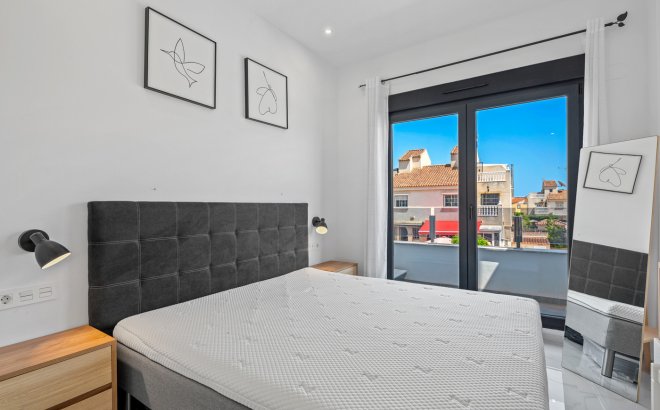 Resale - Villa -
Torrevieja - Costa Blanca