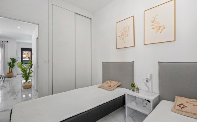 Resale - Villa -
Torrevieja - Costa Blanca