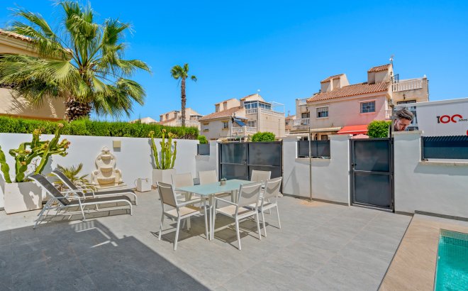 Resale - Villa -
Torrevieja - Costa Blanca