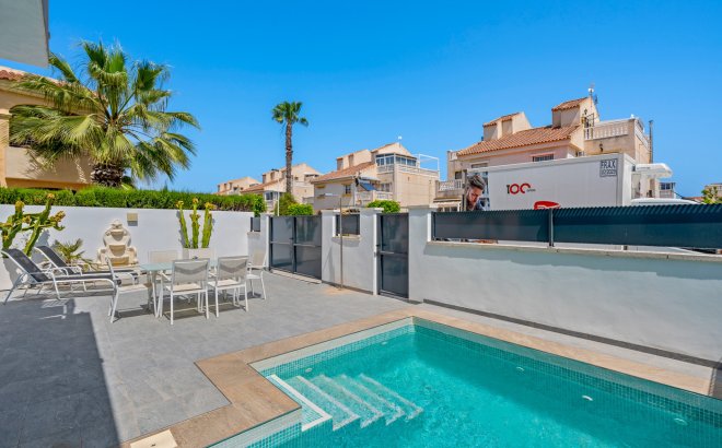 Resale - Villa -
Torrevieja - Costa Blanca