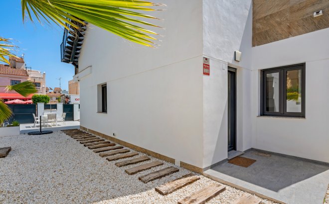 Resale - Villa -
Torrevieja - Costa Blanca