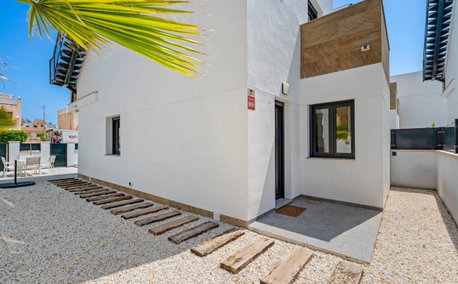 Resale - Villa -
Torrevieja - Costa Blanca