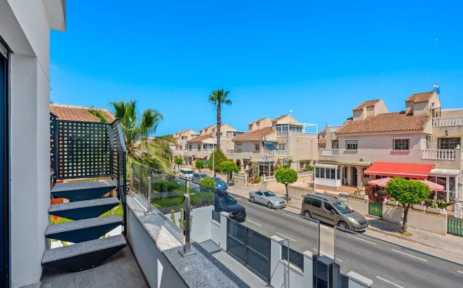 Resale - Villa -
Torrevieja - Costa Blanca