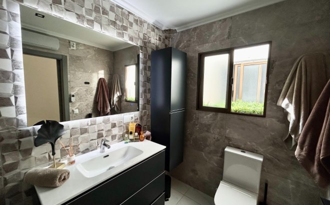 Resale - Apartment -
Torremendo - Costa Blanca