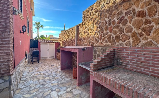 Resale - Town House -
San Miguel de Salinas - Inland