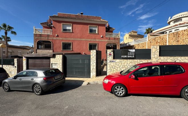 Resale - Town House -
San Miguel de Salinas - Inland