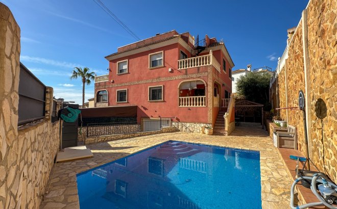 Resale - Town House -
San Miguel de Salinas - Inland