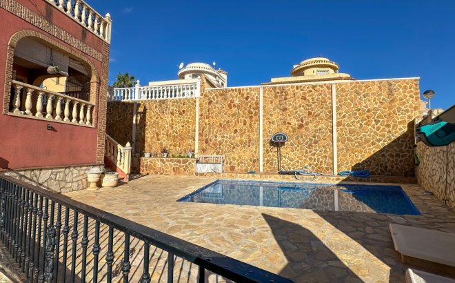 Resale - Town House -
San Miguel de Salinas - Inland