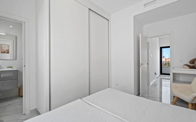 Resale - Villa -
Torrevieja - Costa Blanca