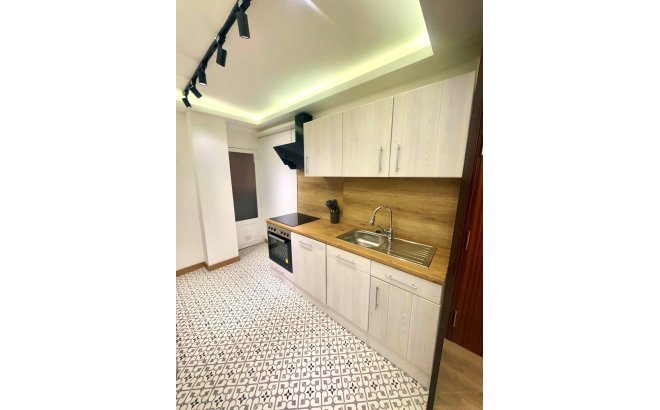 Resale - Apartment -
Torrevieja - Centro - Muelle Pesquero