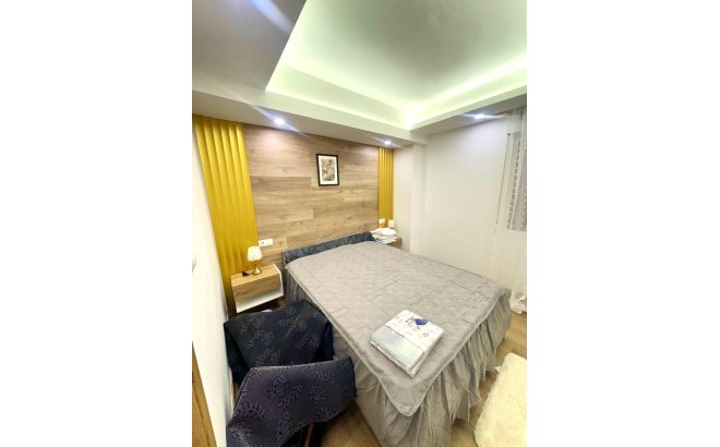 Resale - Apartment -
Torrevieja - Centro - Muelle Pesquero