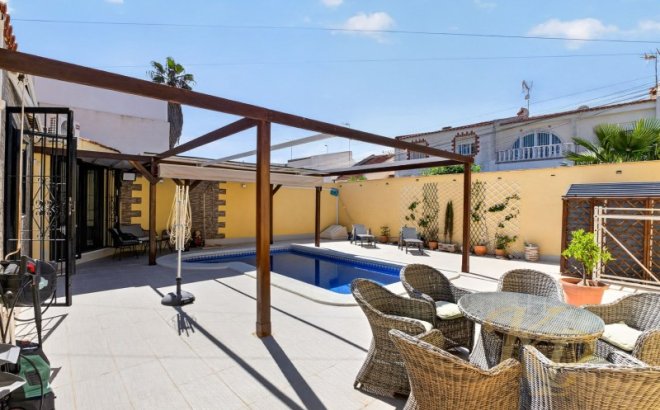 Resale - Villa -
Torrevieja - Costa Blanca