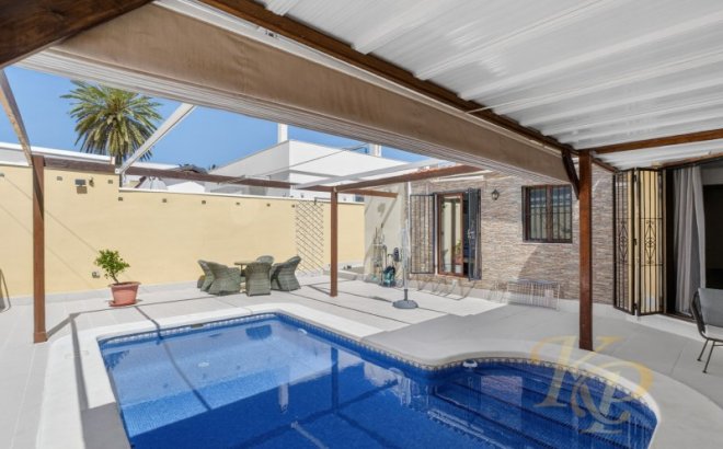 Resale - Villa -
Torrevieja - Costa Blanca