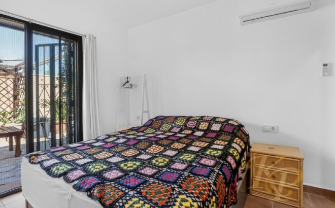 Resale - Villa -
Torrevieja - Costa Blanca