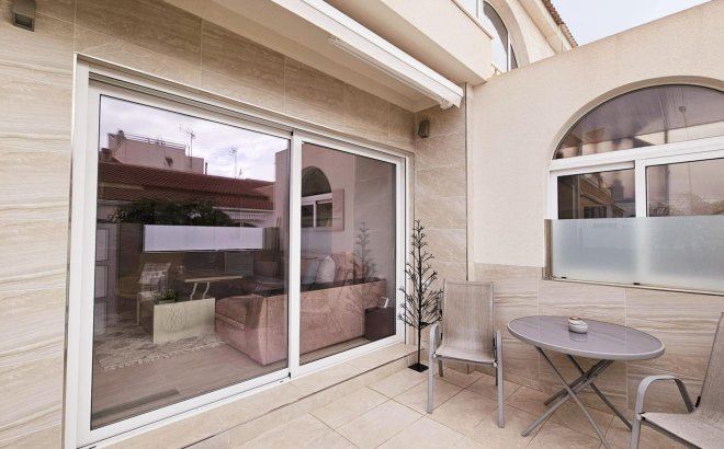 Resale - Dúplex -
Torrevieja - La Siesta