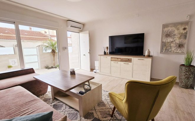 Resale - Dúplex -
Torrevieja - La Siesta