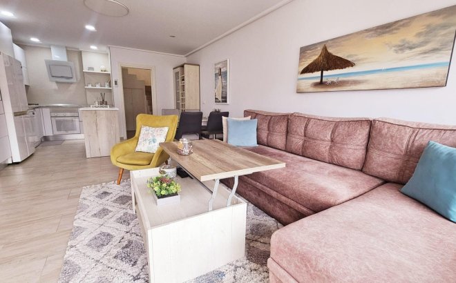 Resale - Dúplex -
Torrevieja - La Siesta