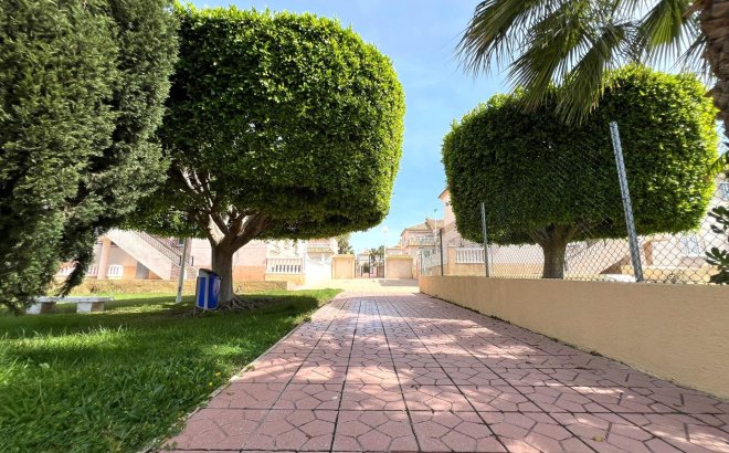 Resale - Bungalow -
Torrevieja - Aguas Nuevas