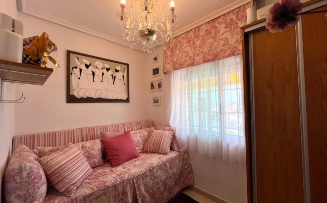 Resale - Bungalow -
Torrevieja - Aguas Nuevas