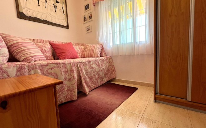 Resale - Bungalow -
Torrevieja - Aguas Nuevas