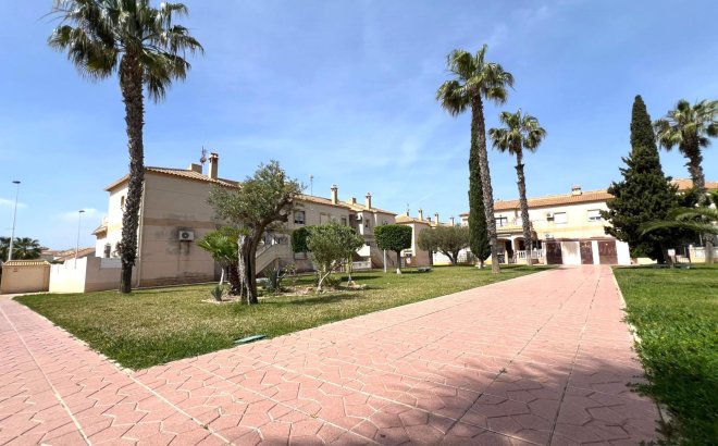Resale - Bungalow -
Torrevieja - Aguas Nuevas