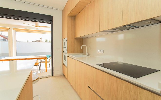 Resale - Town House -
Torrevieja - La Siesta