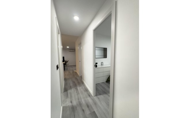 Resale - Apartment -
Torrevieja - Centro