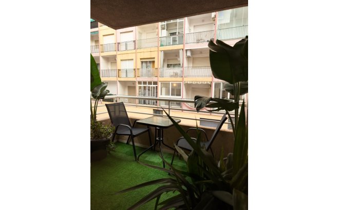 Resale - Apartment -
Torrevieja - Centro