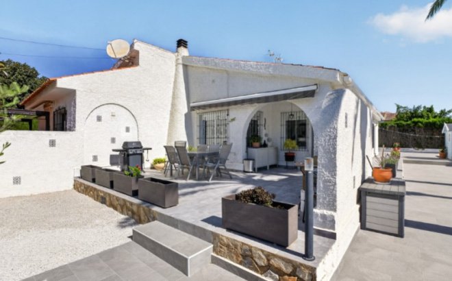 Resale - Villa -
Torrevieja - Costa Blanca