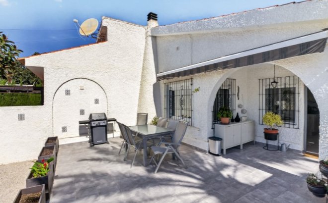 Resale - Villa -
Torrevieja - Costa Blanca