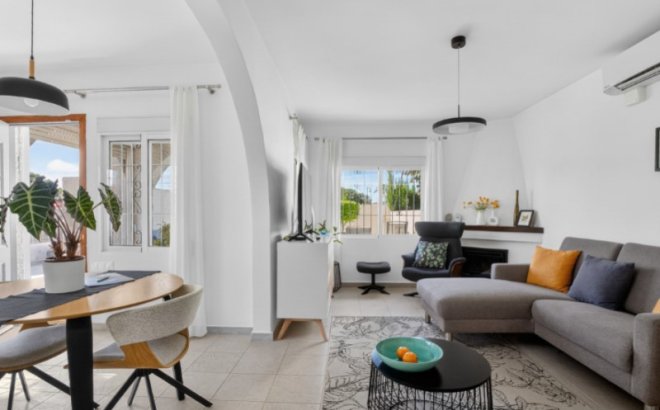 Resale - Villa -
Torrevieja - Costa Blanca