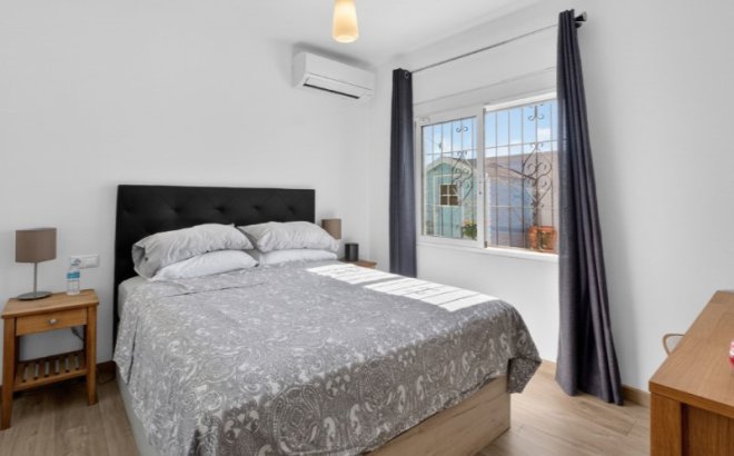 Resale - Villa -
Torrevieja - Costa Blanca