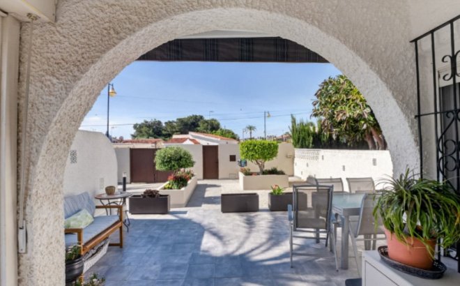 Resale - Villa -
Torrevieja - Costa Blanca