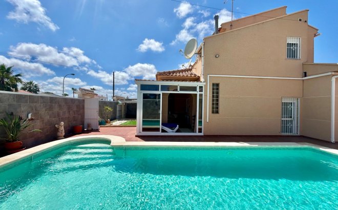 Resale - Villa -
Torrevieja - San Luis