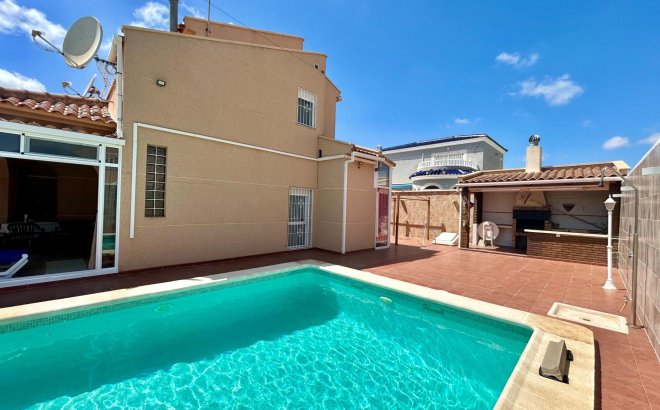 Resale - Villa -
Torrevieja - San Luis