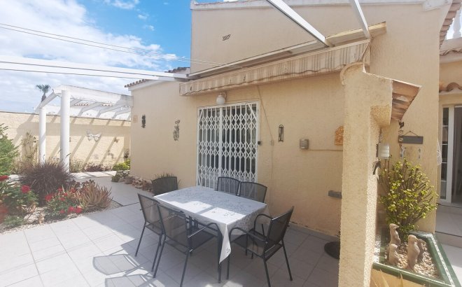 Resale - Villa -
Villamartin - Costa Blanca