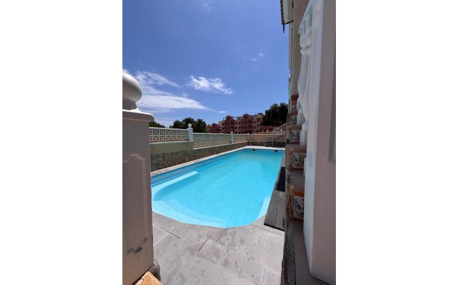 Resale - Town House -
Villamartin - Costa Blanca