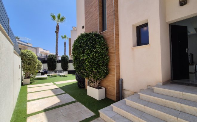 Resale - Villa -
Torrevieja - Costa Blanca