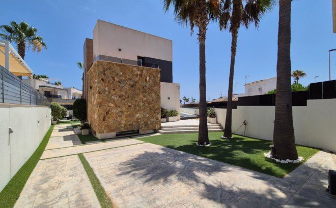 Resale - Villa -
Torrevieja - Costa Blanca