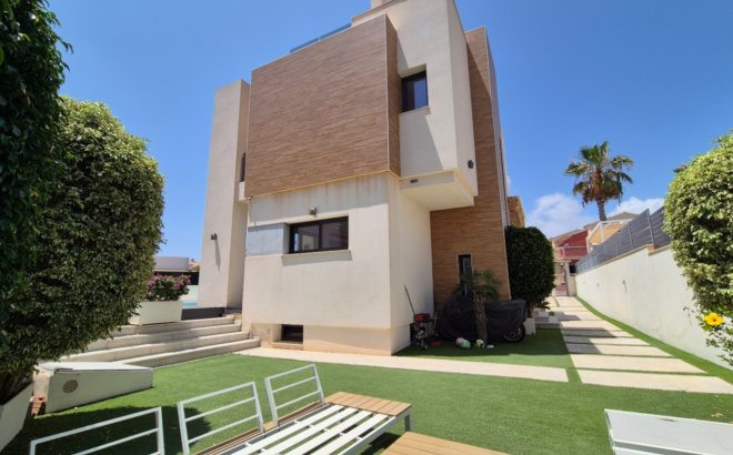 Resale - Villa -
Torrevieja - Costa Blanca