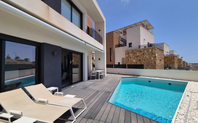 Resale - Villa -
Torrevieja - Costa Blanca