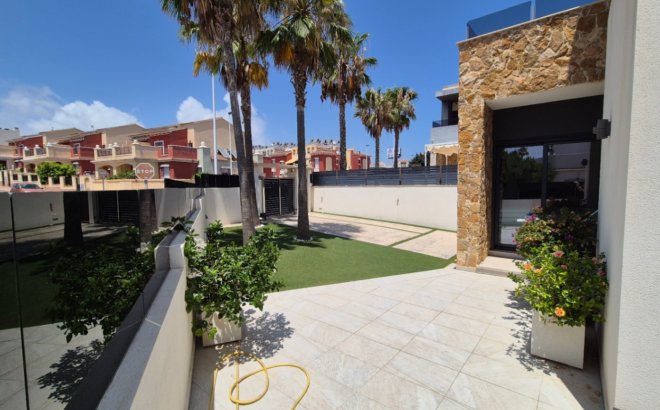 Resale - Villa -
Torrevieja - Costa Blanca