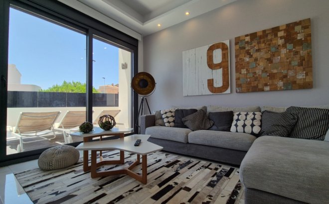 Resale - Villa -
Torrevieja - Costa Blanca