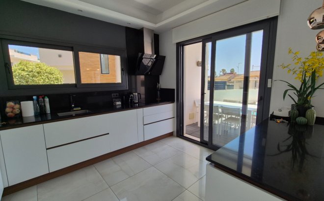 Resale - Villa -
Torrevieja - Costa Blanca