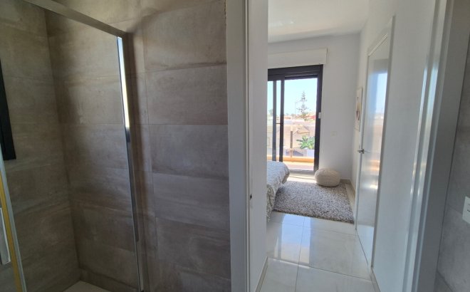 Resale - Villa -
Torrevieja - Costa Blanca