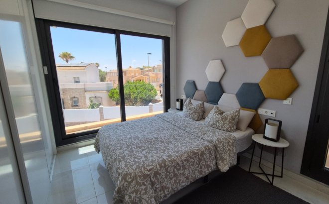 Resale - Villa -
Torrevieja - Costa Blanca