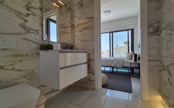 Resale - Villa -
Torrevieja - Costa Blanca