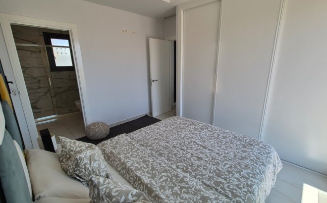 Resale - Villa -
Torrevieja - Costa Blanca